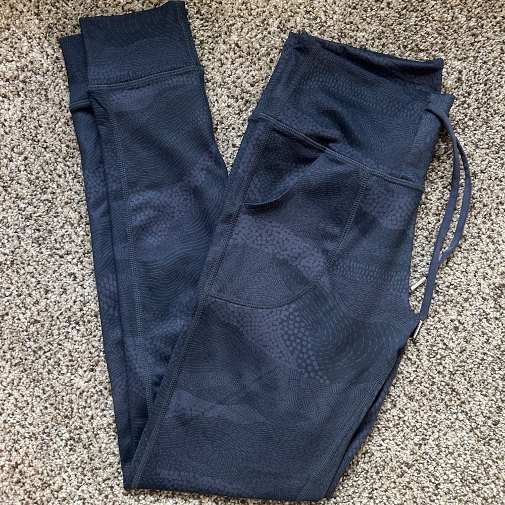 Born Primitive leggings! Size medium in gray/black design!